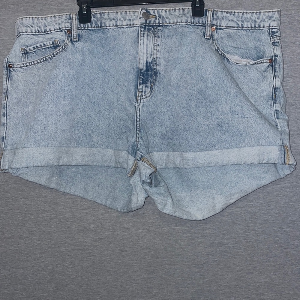 Light Wash Denim Women’s Shorts - Casual Summer Cut